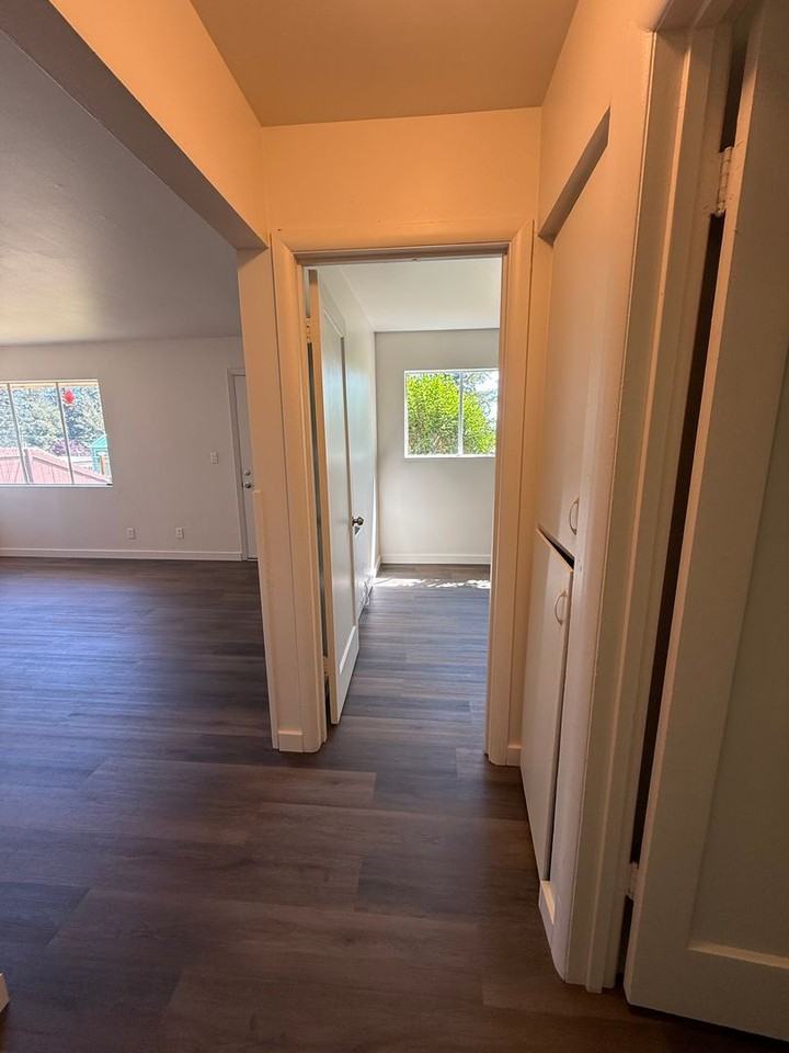 966 W 17th St - Photo 5 of 12