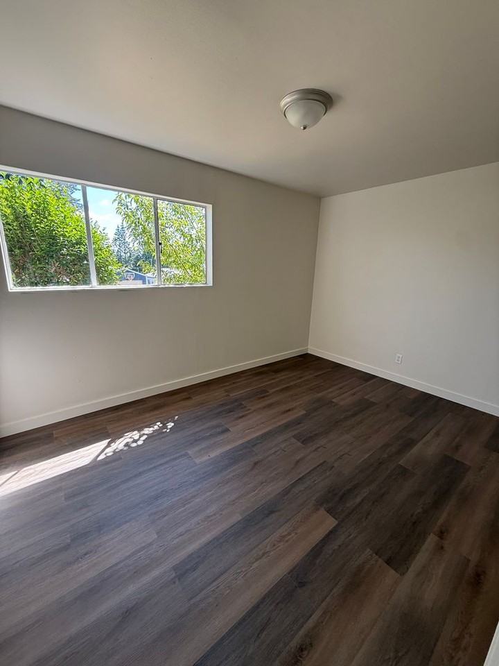 966 W 17th St - Photo 7 of 12