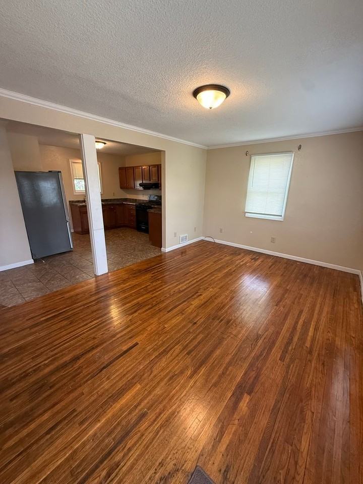 1337 Avenue C - Photo 2 of 11