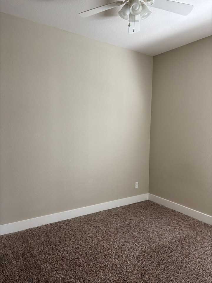 301 N Woods St - Photo 6 of 9