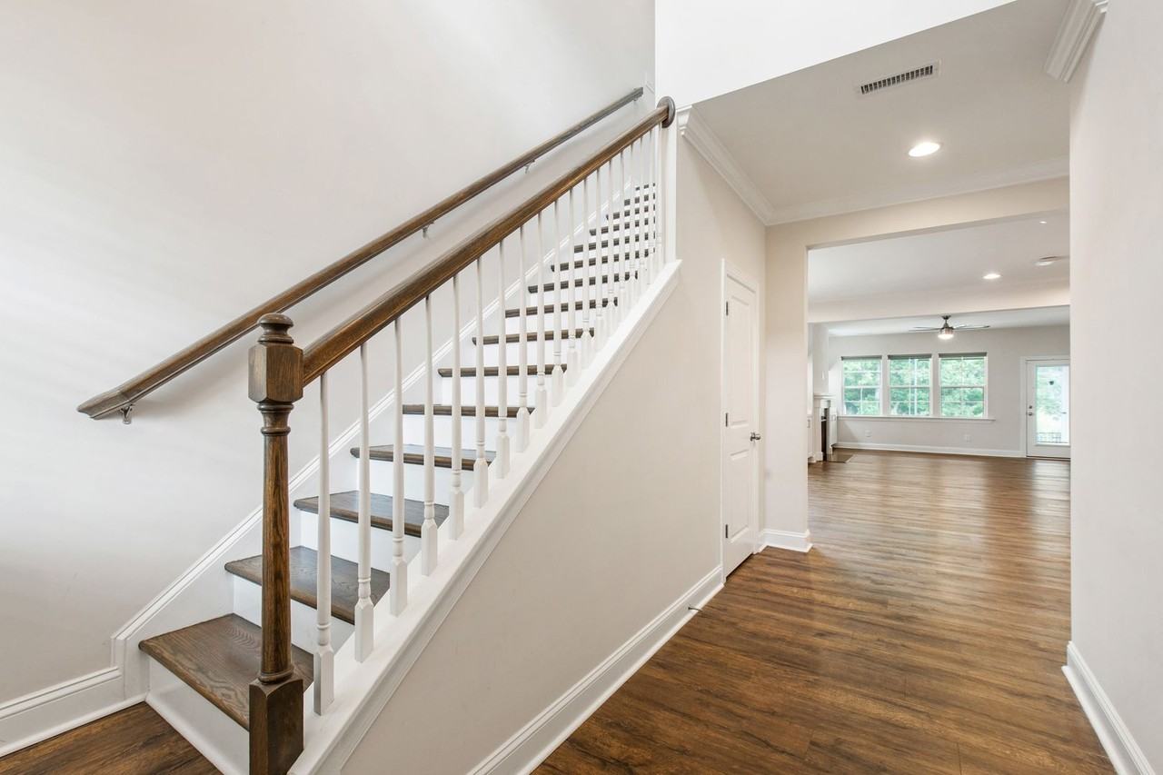 1913 Stanlake Dr - Photo 5 of 48