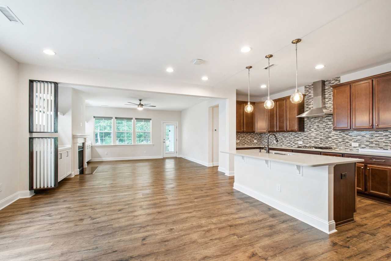 1913 Stanlake Dr - Photo 6 of 48