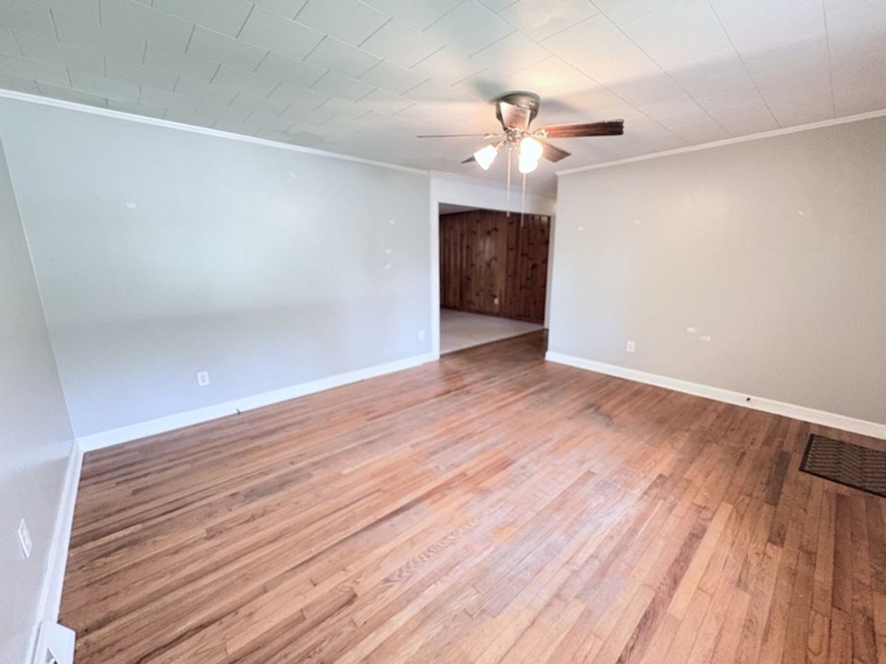 650 Berkeley Dr - Photo 3 of 22
