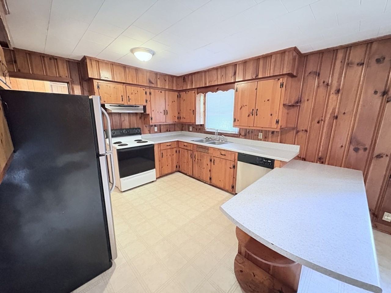 650 Berkeley Dr - Photo 5 of 22
