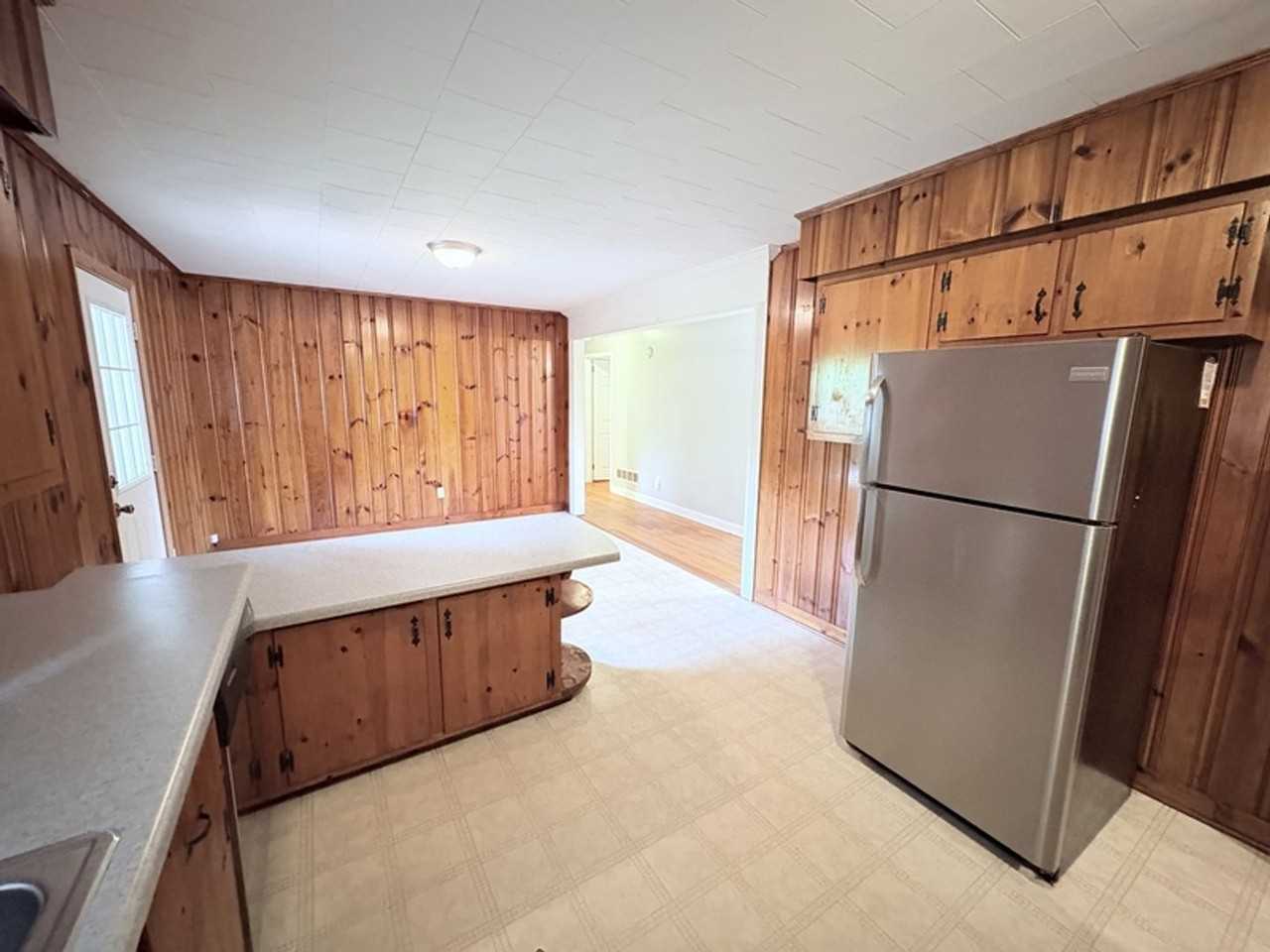 650 Berkeley Dr - Photo 6 of 22