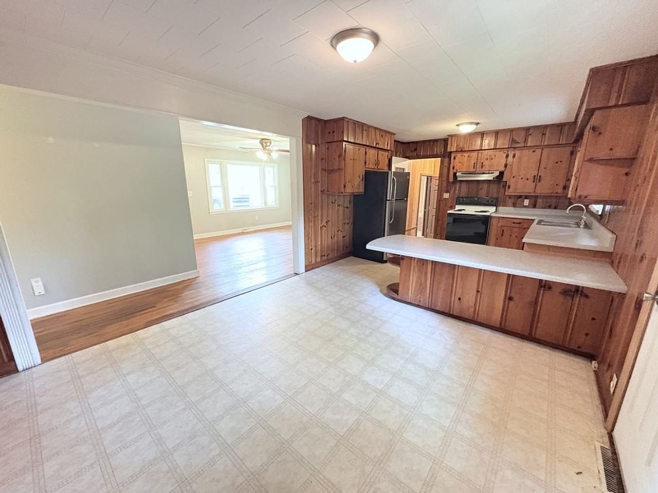 650 Berkeley Dr - Photo 7 of 22