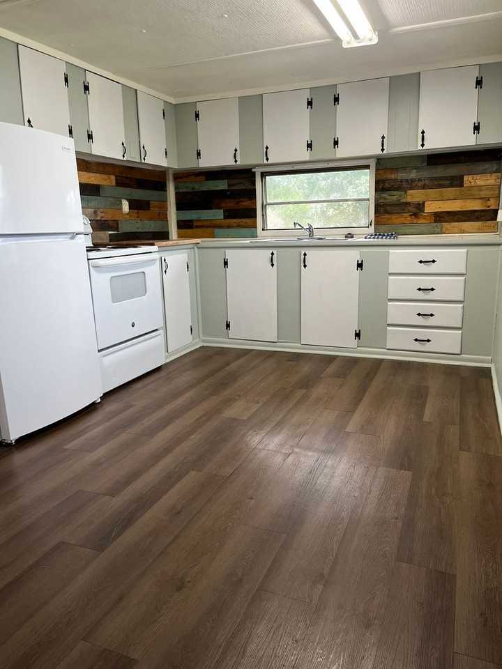 3507 Driftwood Point Rd - Photo 3 of 9