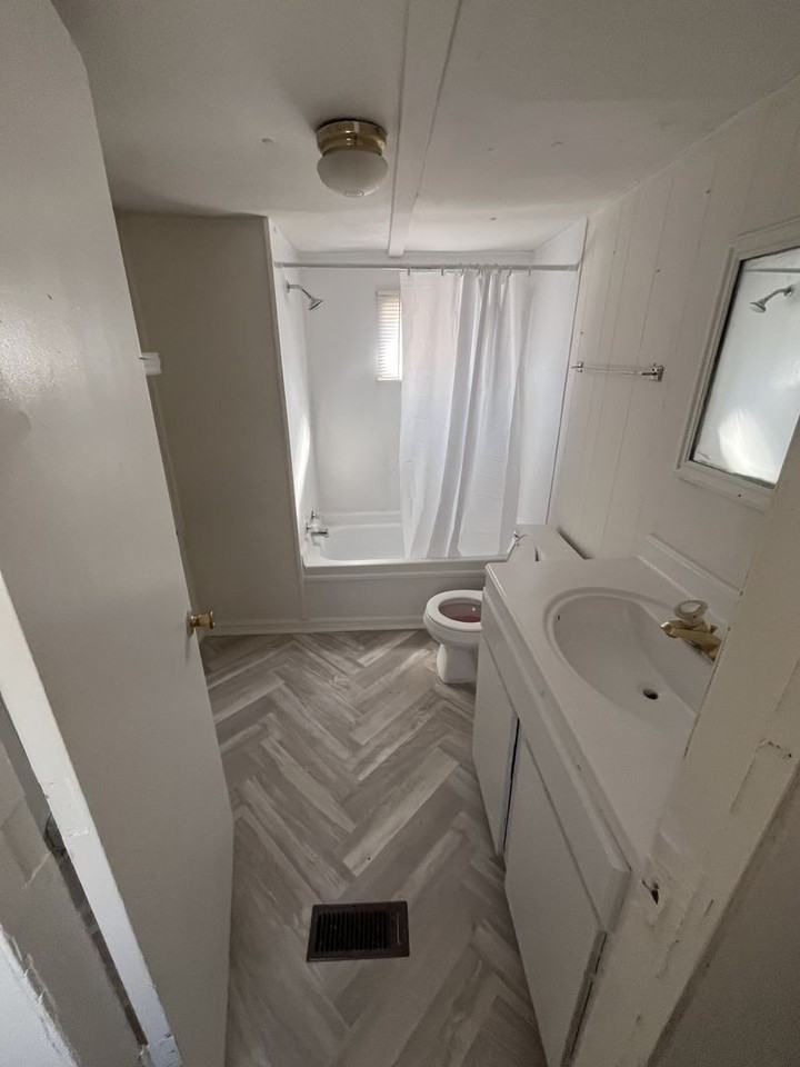 501 S Hickory St - Photo 7 of 10