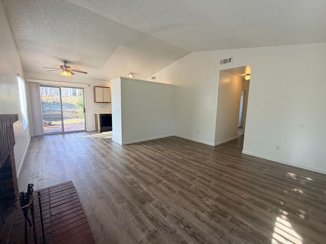 214 Meadowbrook Ct - Photo 2 of 15