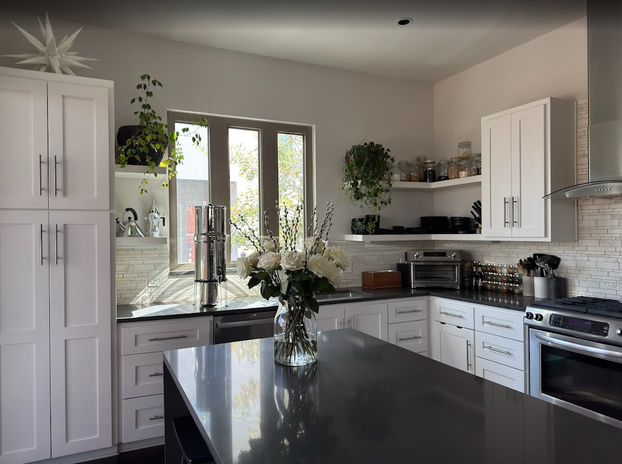 502 W 51st St - Photo 5 of 23