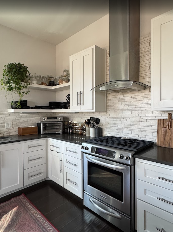 502 W 51st St - Photo 7 of 23