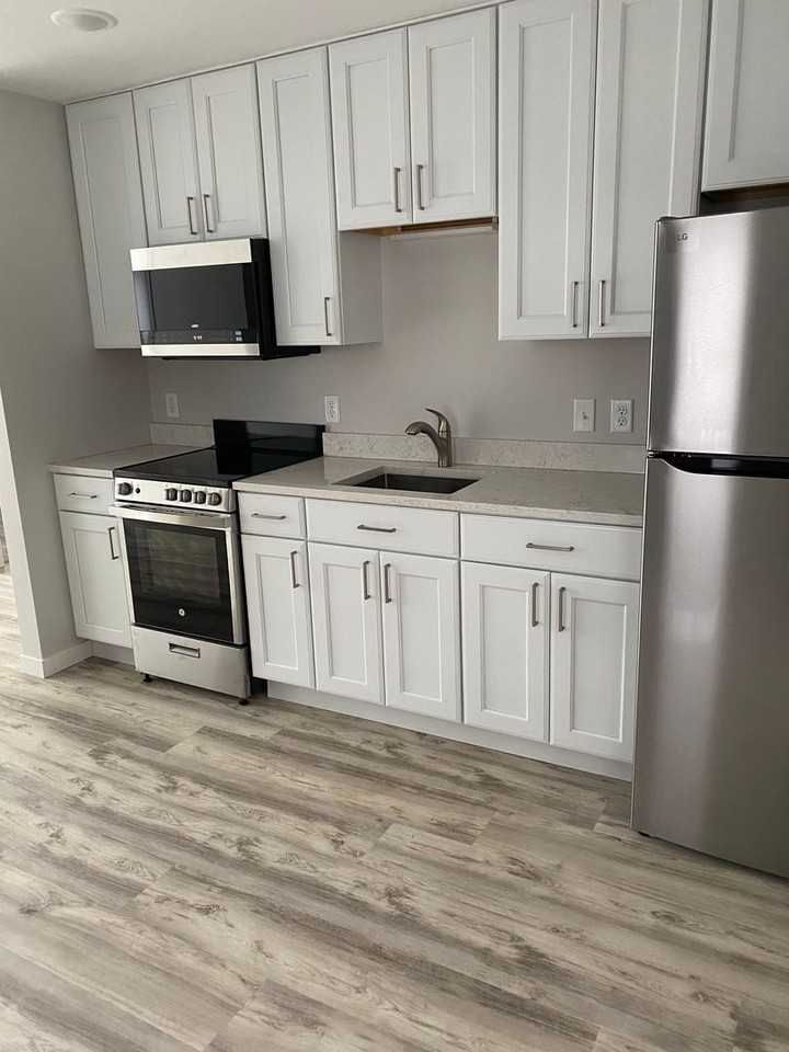 3960 Sherman Dr Ne - Photo 2 of 11