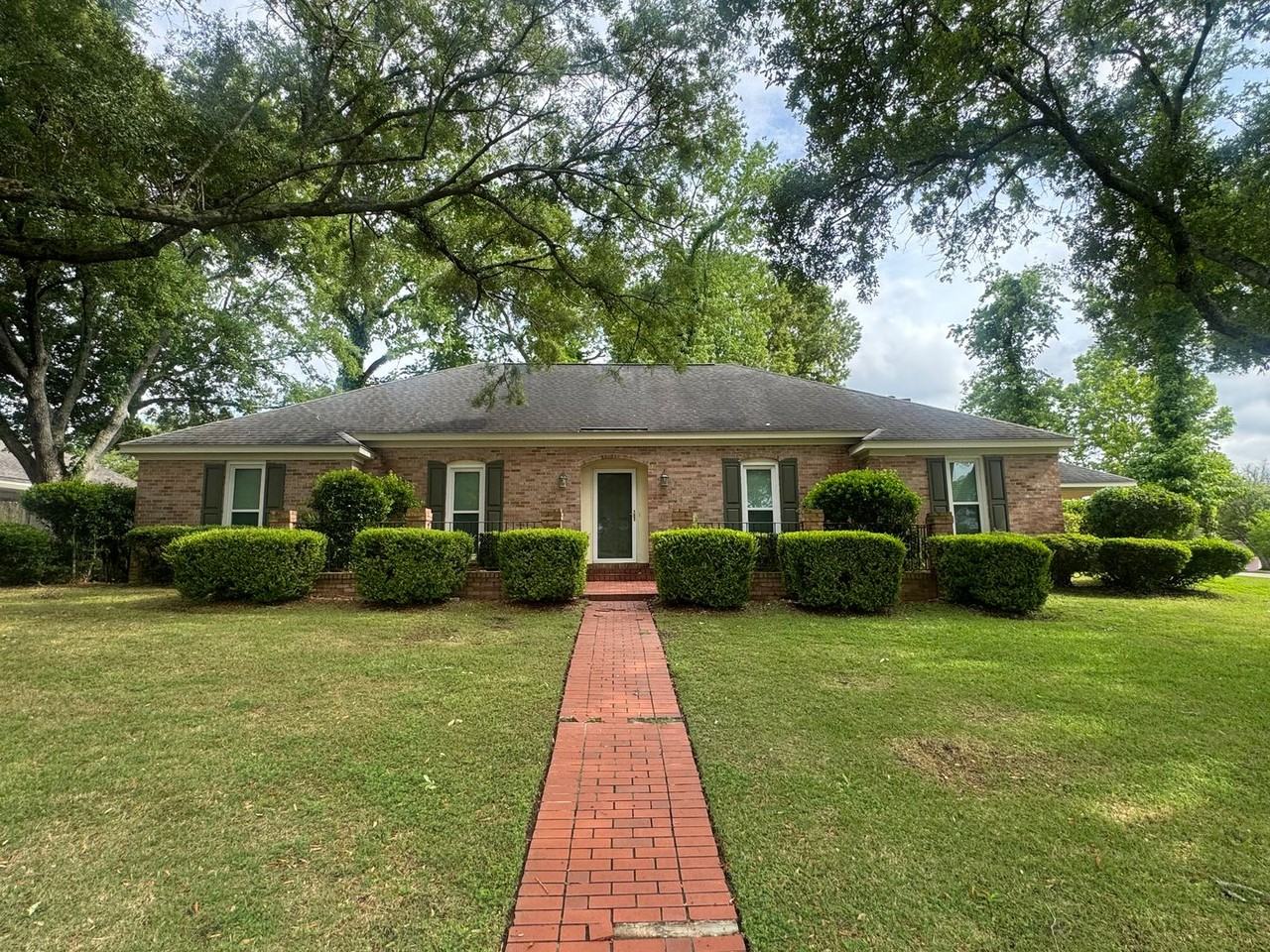4600 Fox Den Ln - Photo 2 of 34