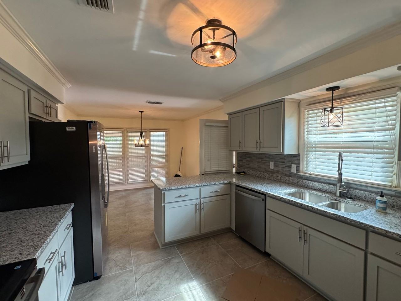 4600 Fox Den Ln - Photo 6 of 34