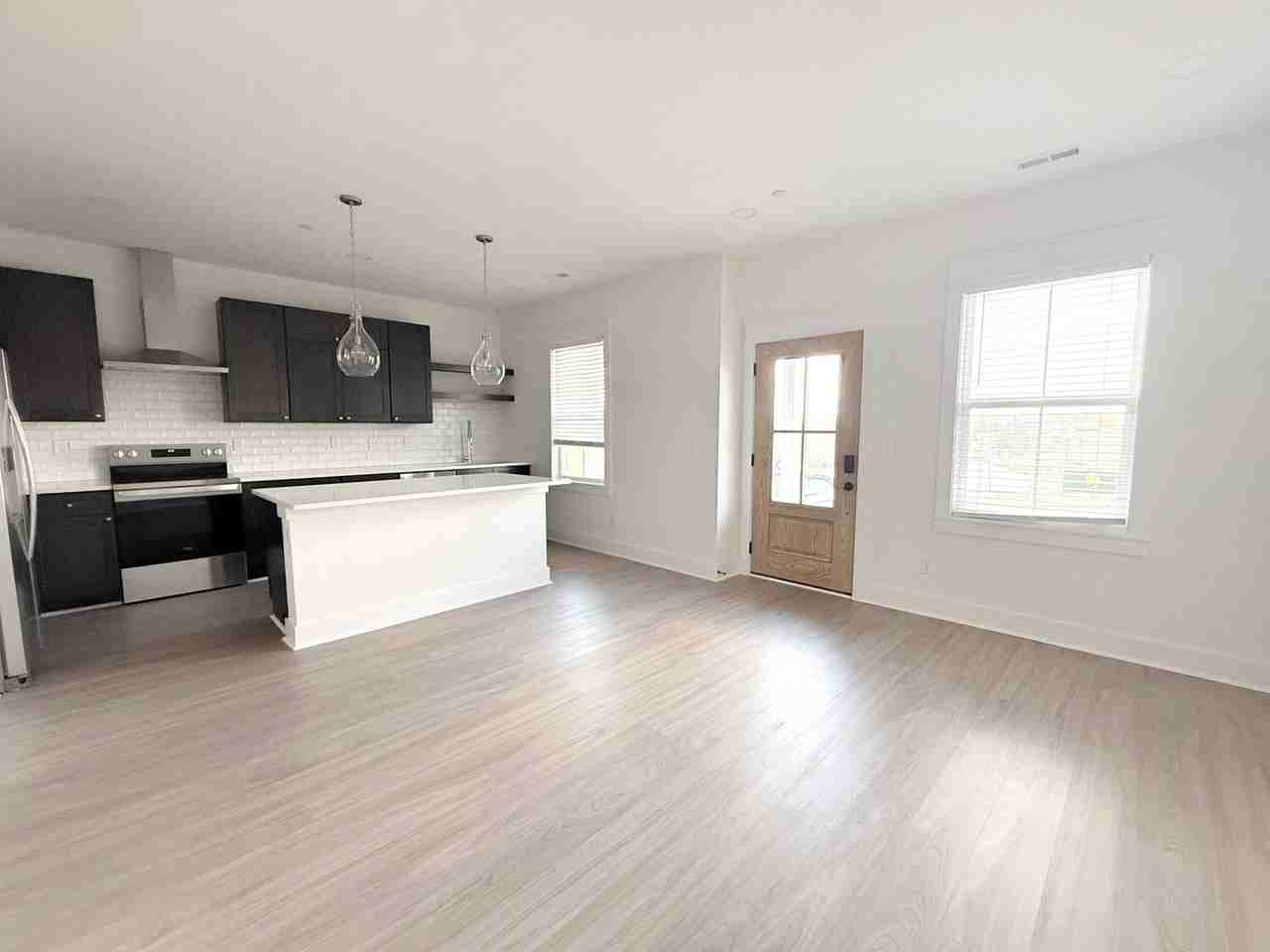 1354 Meridian St - Photo 3 of 43