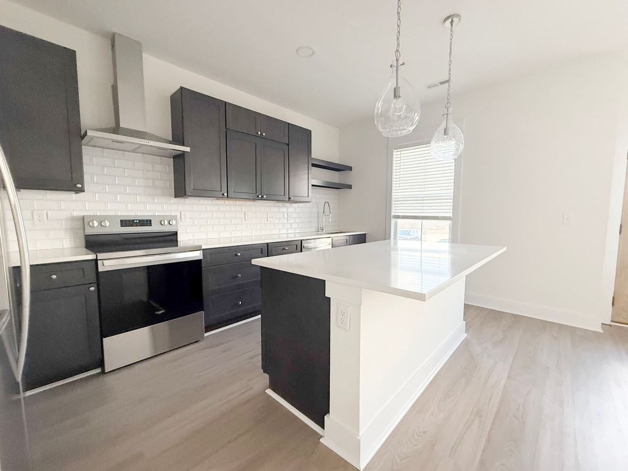 1354 Meridian St - Photo 4 of 43