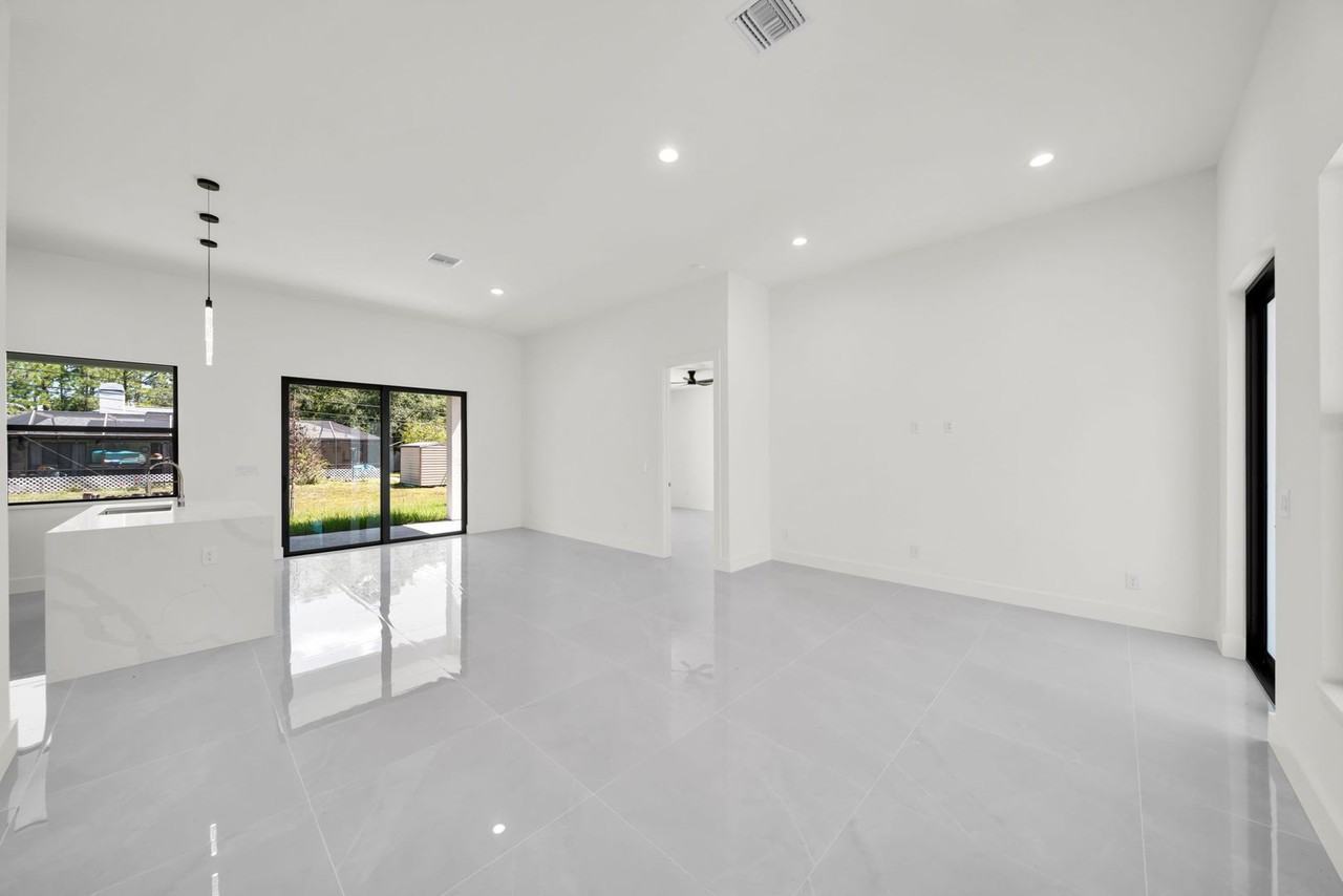4304 Kaskin Ave - Photo 3 of 31