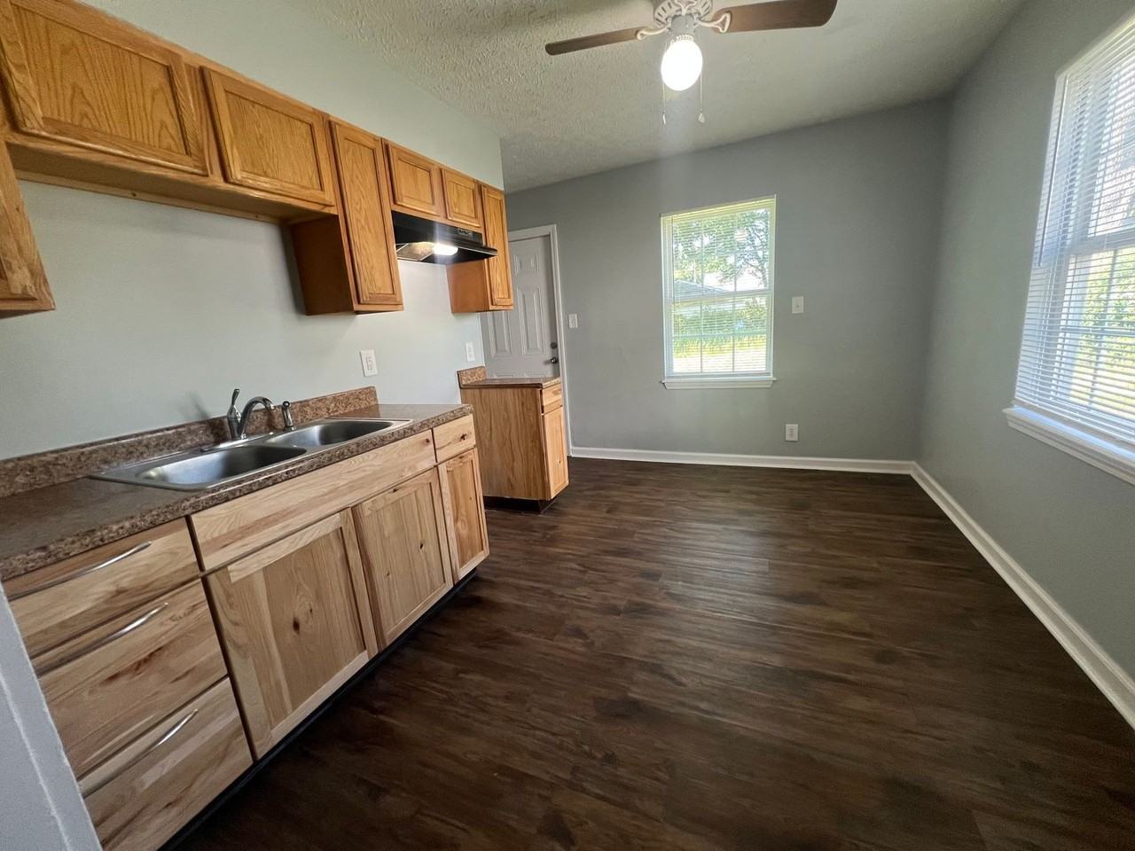 1731 Sonne Ave - Photo 3 of 18