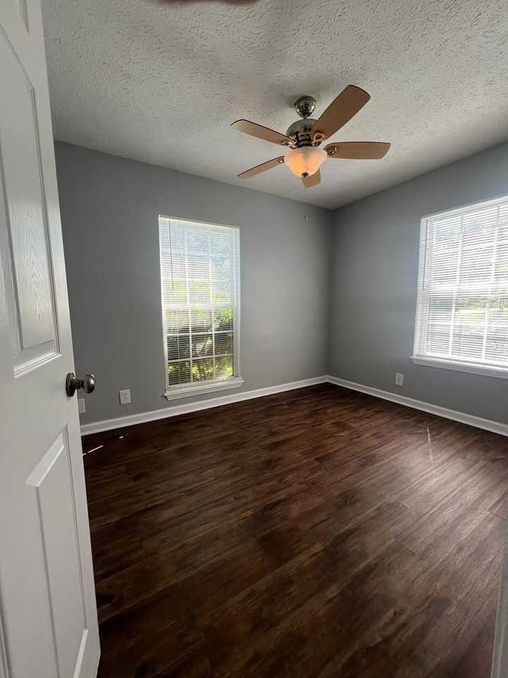 1731 Sonne Ave - Photo 5 of 18
