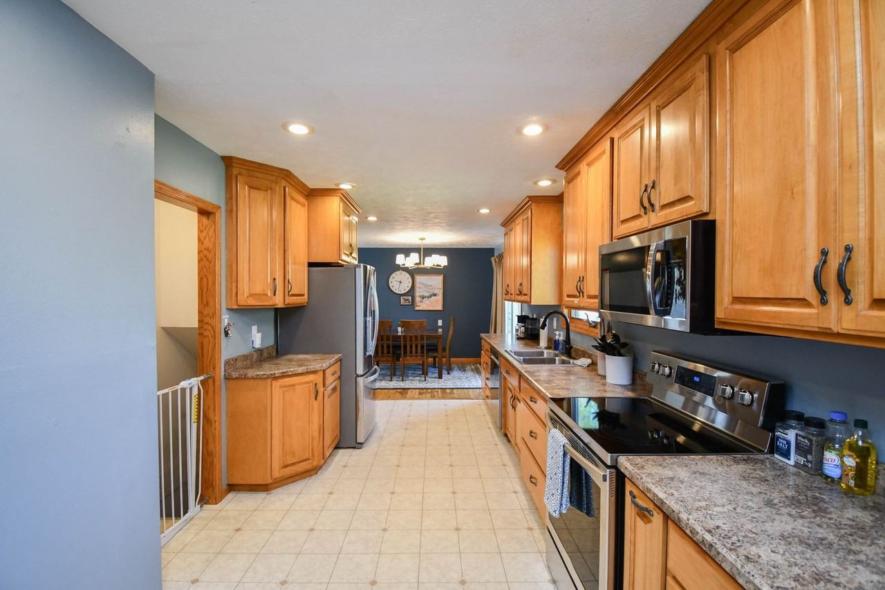 103 Perry Ln - Photo 7 of 41