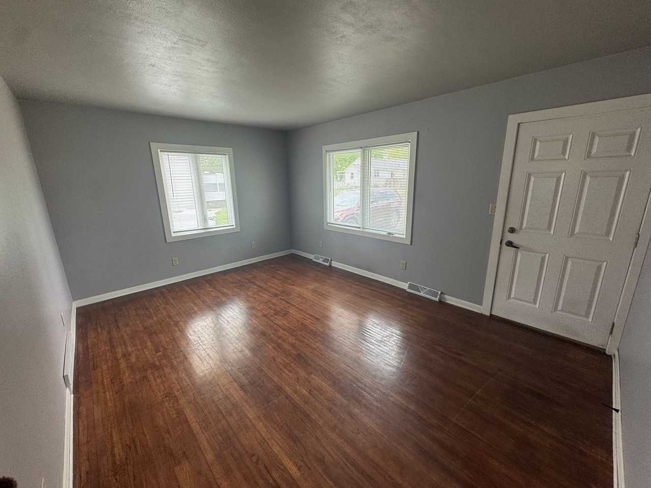1007 S 27th St - Photo 2 of 9