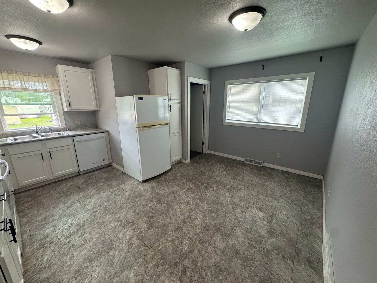 1007 S 27th St - Photo 3 of 9