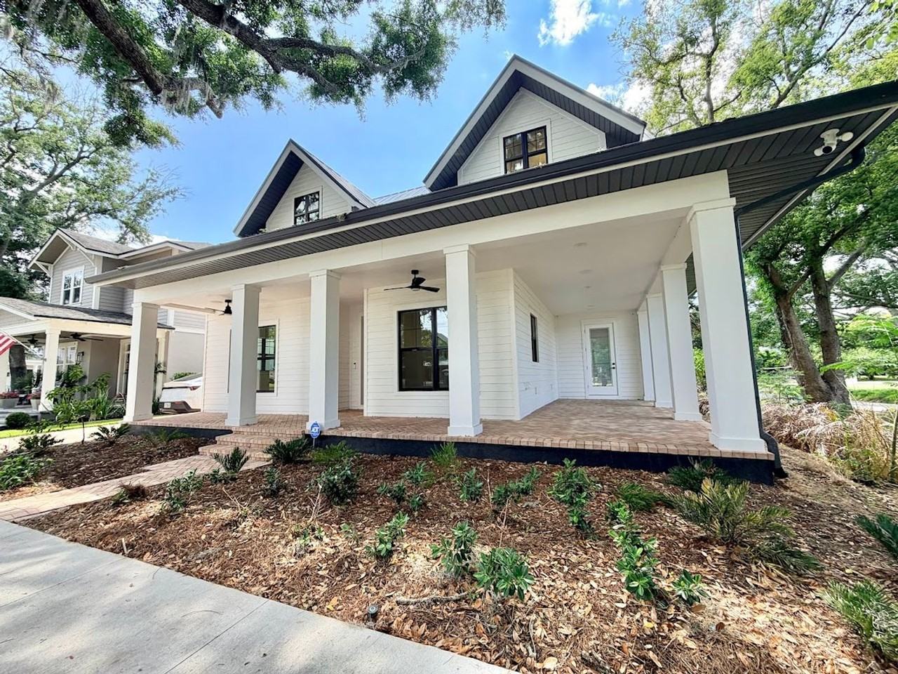 709 Garden West Ter - Photo 3 of 42