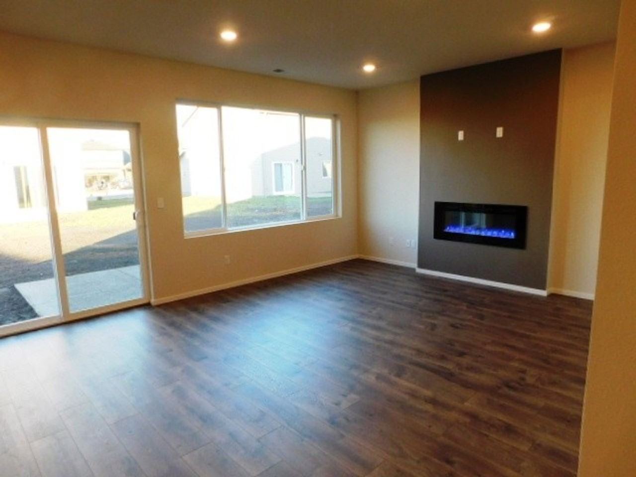 4707 Astronaut Ave Ne - Photo 4 of 38