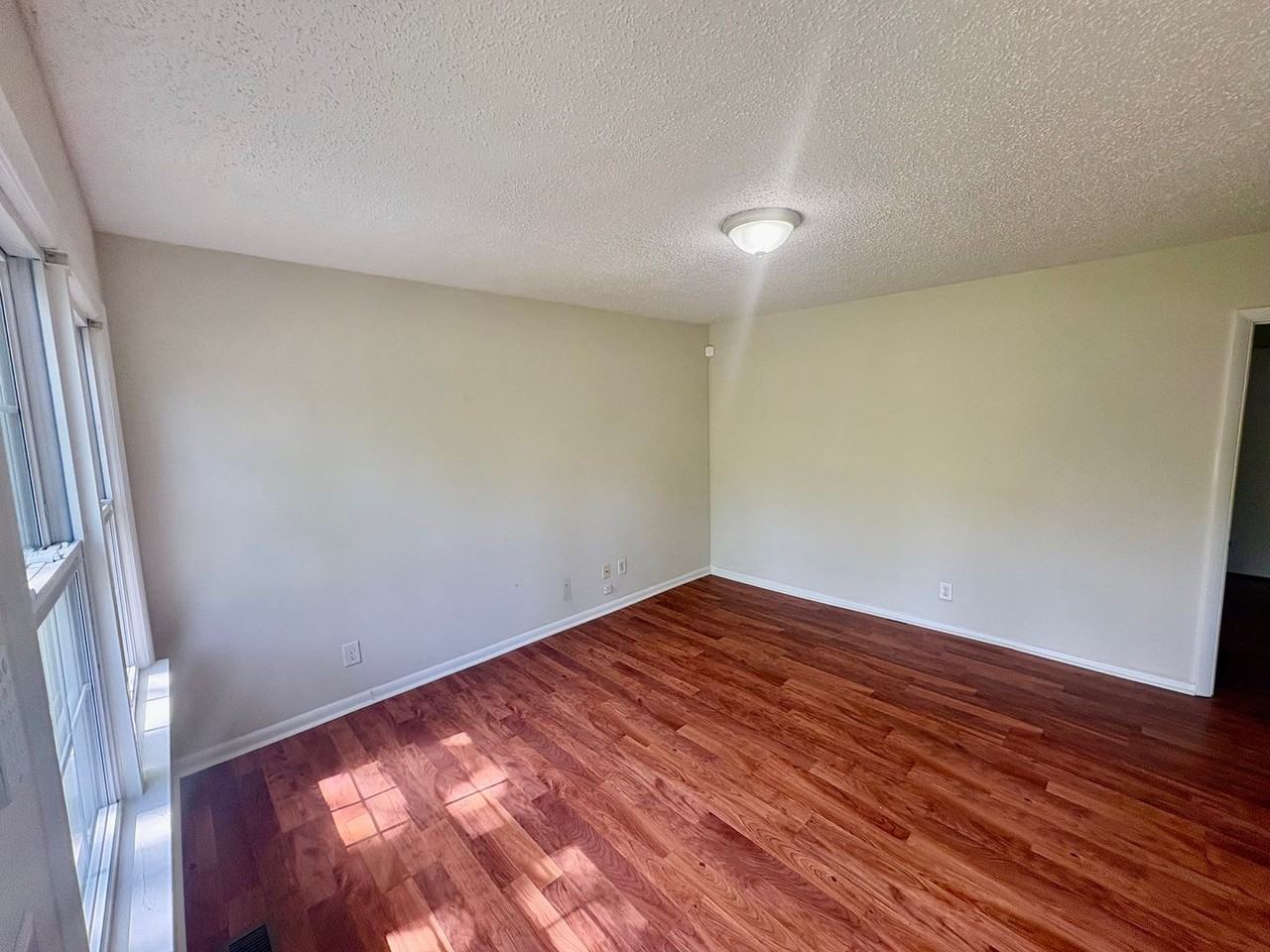 4020 Hutson Ave - Photo 4 of 33