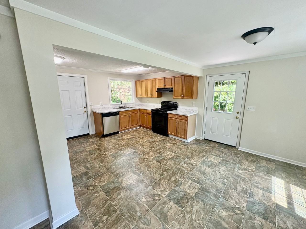 4020 Hutson Ave - Photo 7 of 33