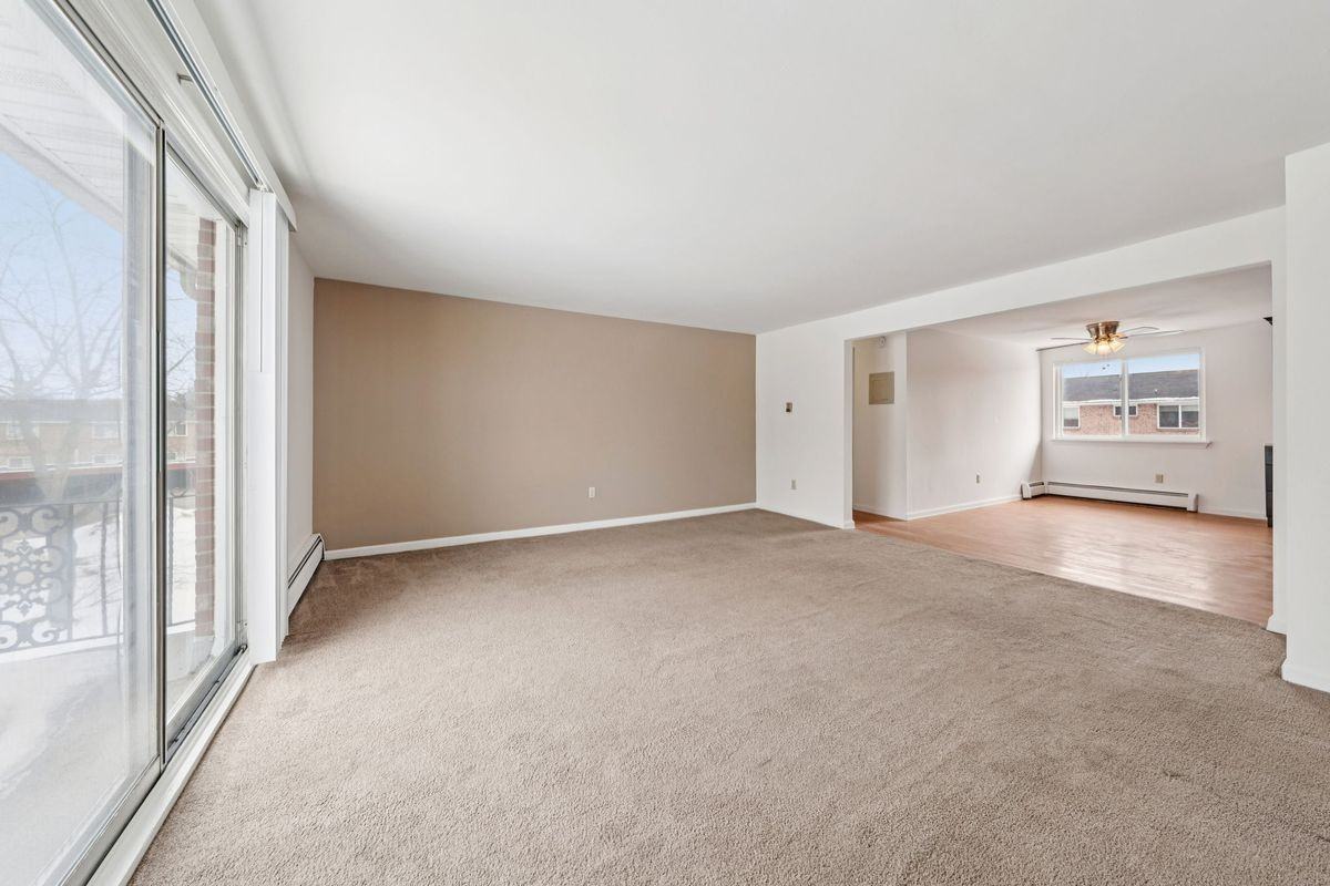 29 Losson Garden Dr ##04 - Photo 4 of 15