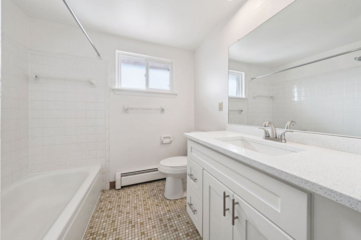29 Losson Garden Dr ##04 - Photo 7 of 15