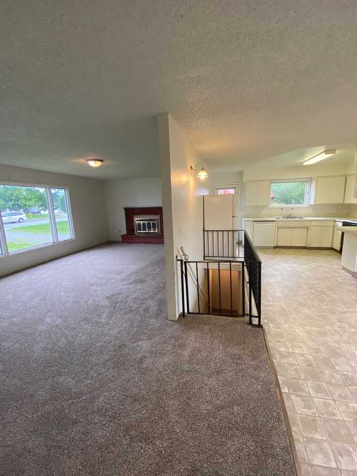 505 N Elm Rd - Photo 5 of 15
