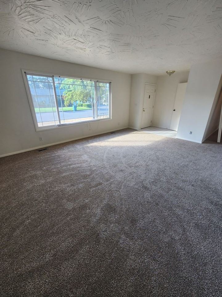 3635 W Hillcrest Dr - Photo 4 of 50