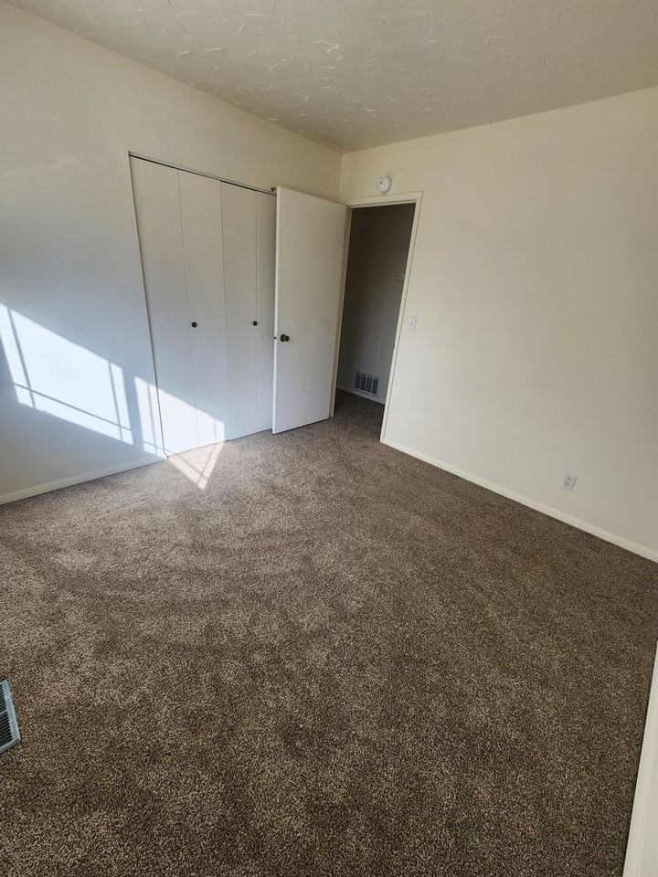 3635 W Hillcrest Dr - Photo 7 of 50