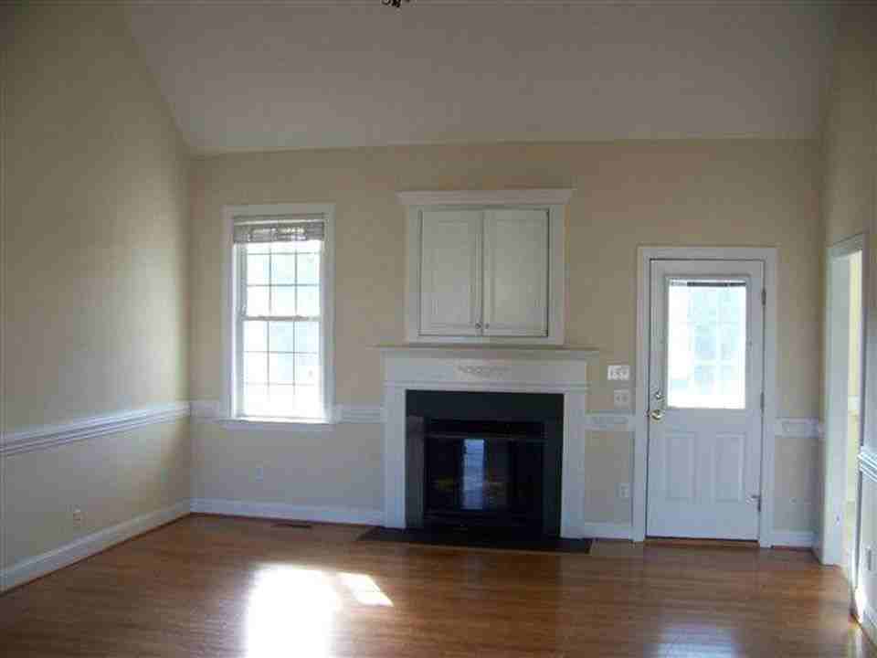 3709 Stonehenge Ln W - Photo 4 of 29