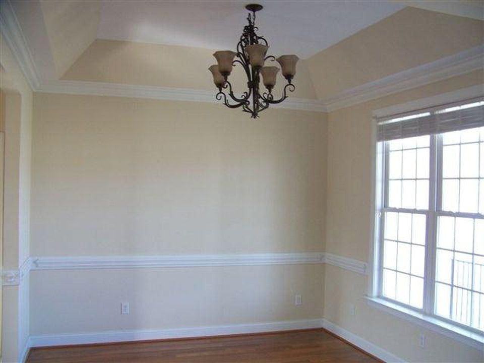 3709 Stonehenge Ln W - Photo 5 of 29