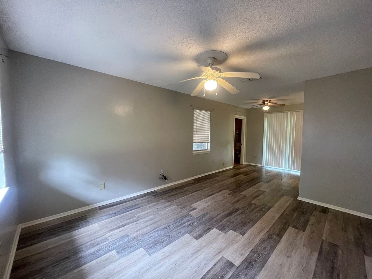 1523 Lampkin Cir - Photo 2 of 11