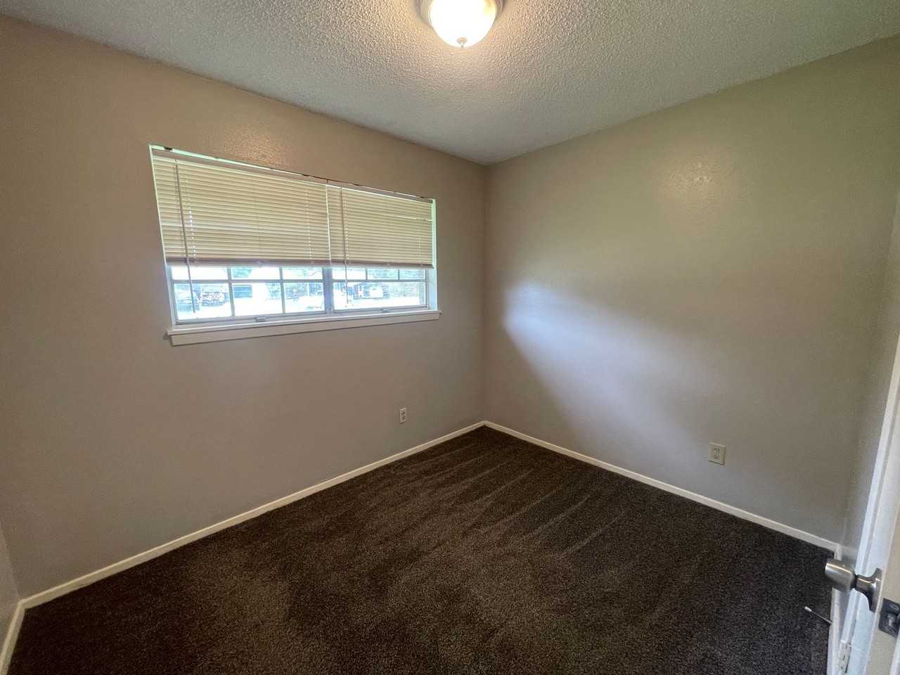 1523 Lampkin Cir - Photo 5 of 11