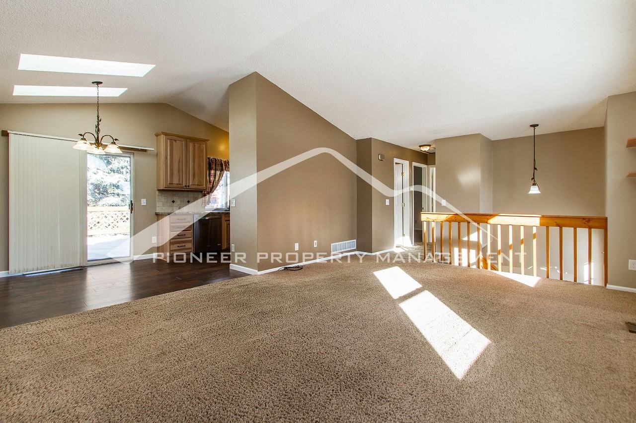 6229 Zinnia St - Photo 3 of 18