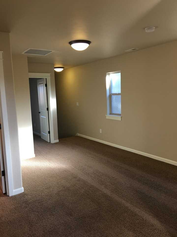 20803 Boulderfield Ave - Photo 7 of 19