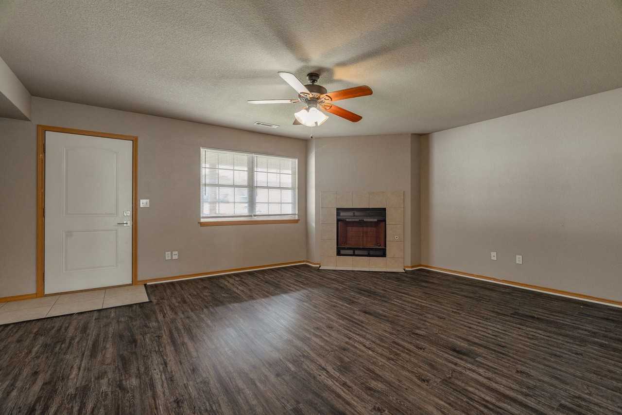 2939 W Scottswood Pl - Photo 2 of 21