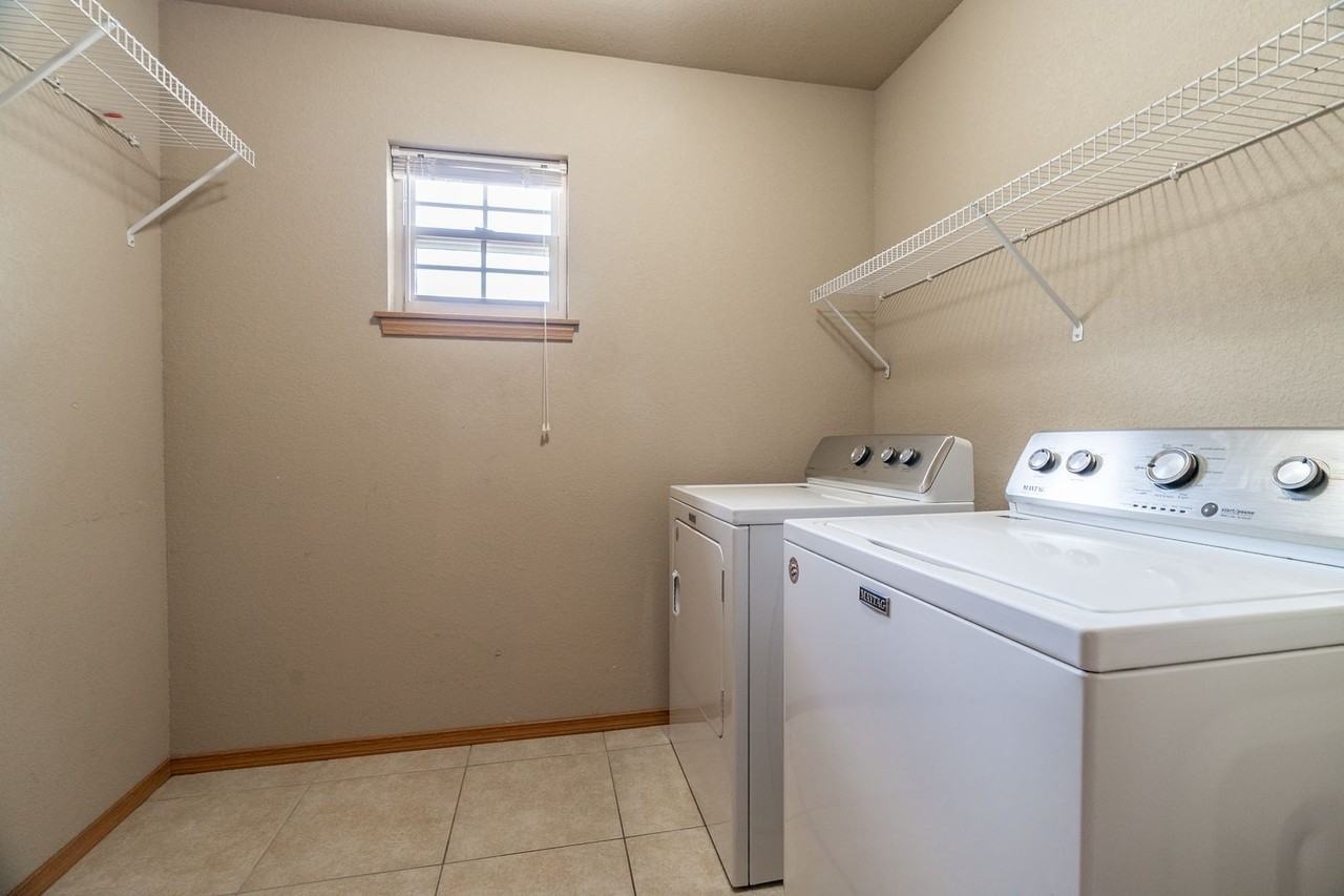2939 W Scottswood Pl - Photo 3 of 21