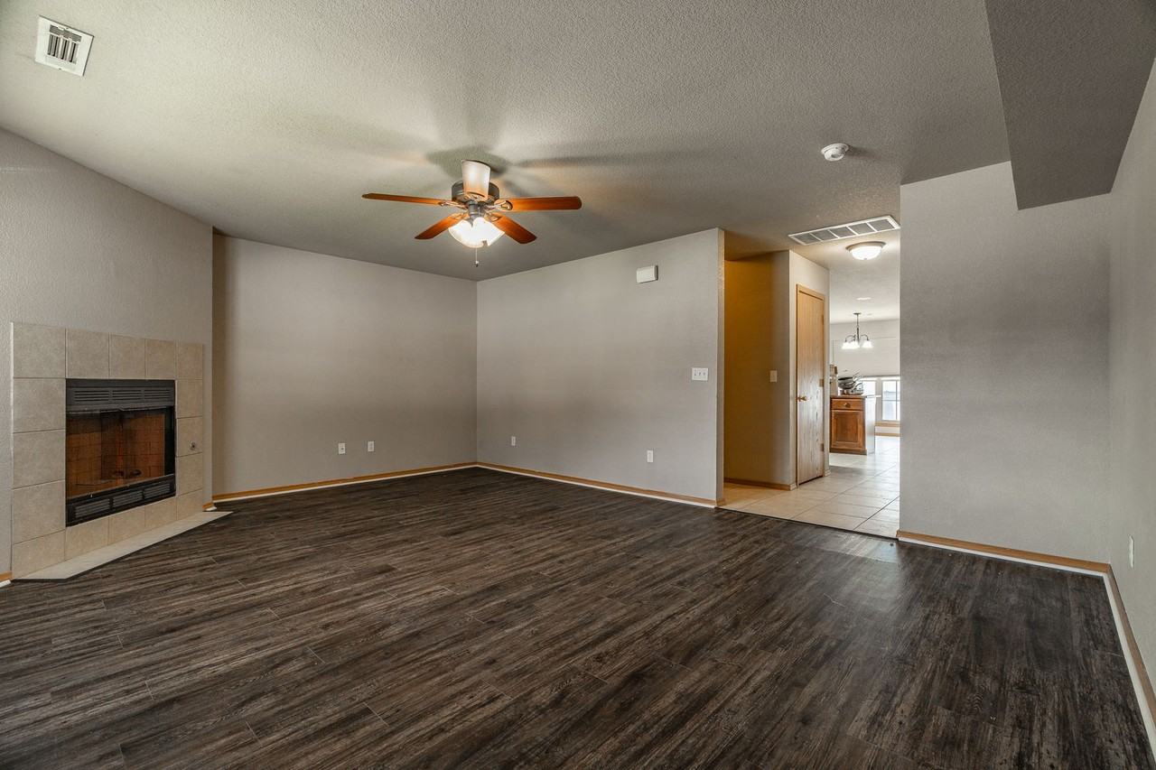 2939 W Scottswood Pl - Photo 4 of 21