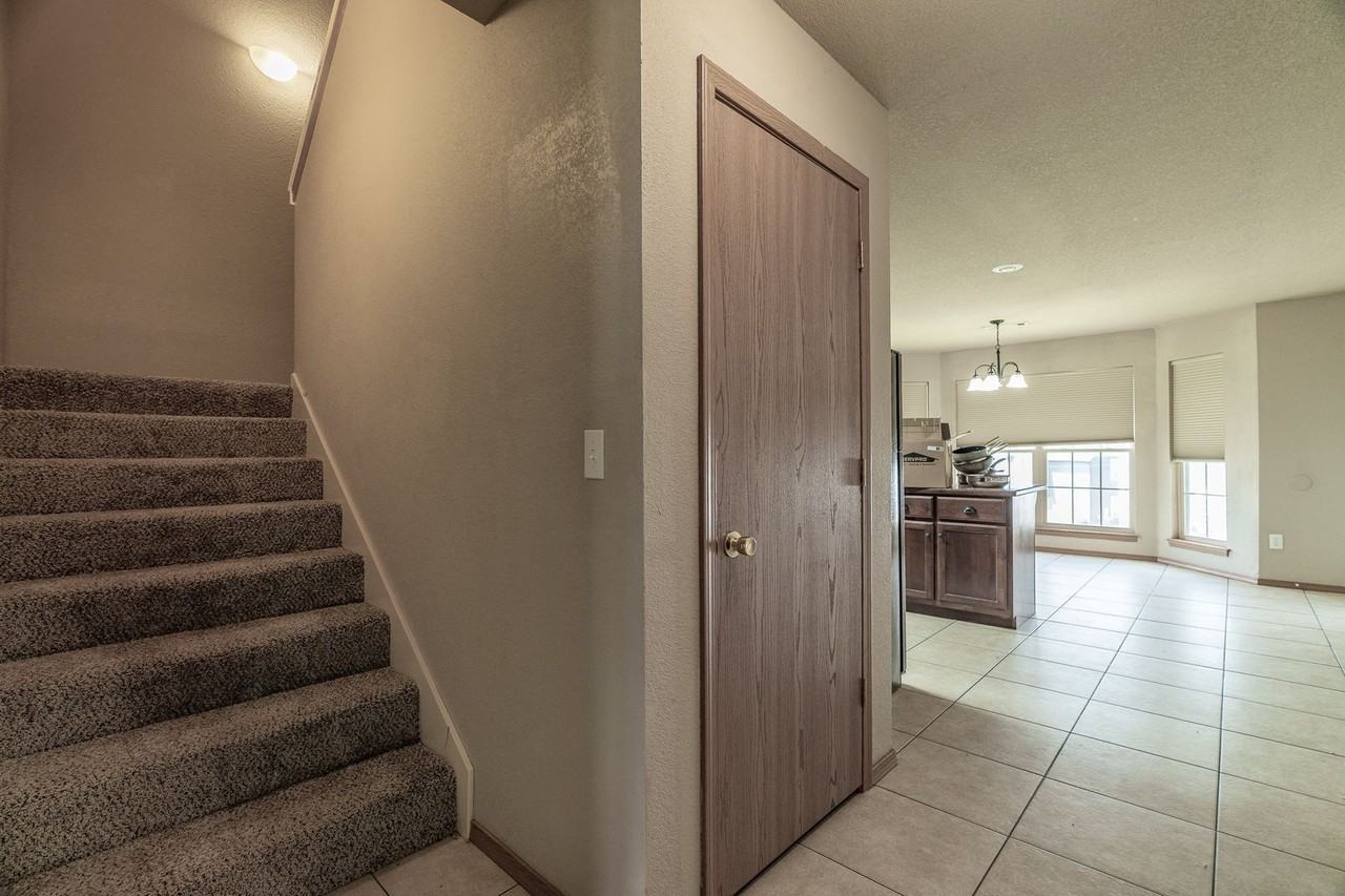 2939 W Scottswood Pl - Photo 5 of 21