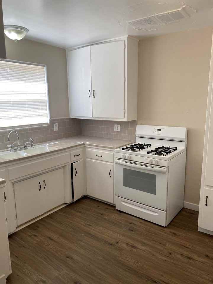 44 Myrtle St - Photo 4 of 7