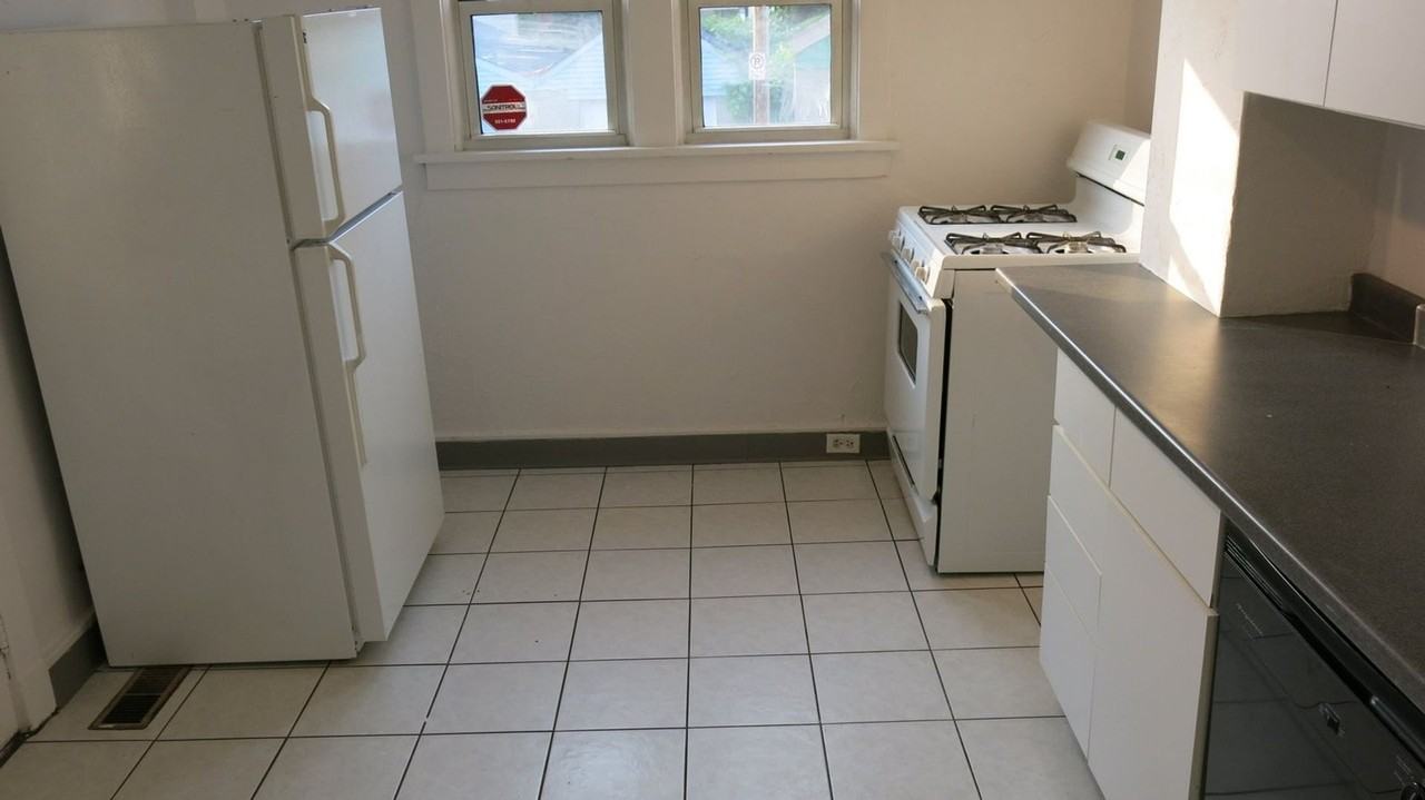 1866 Jancey St - Photo 2 of 14