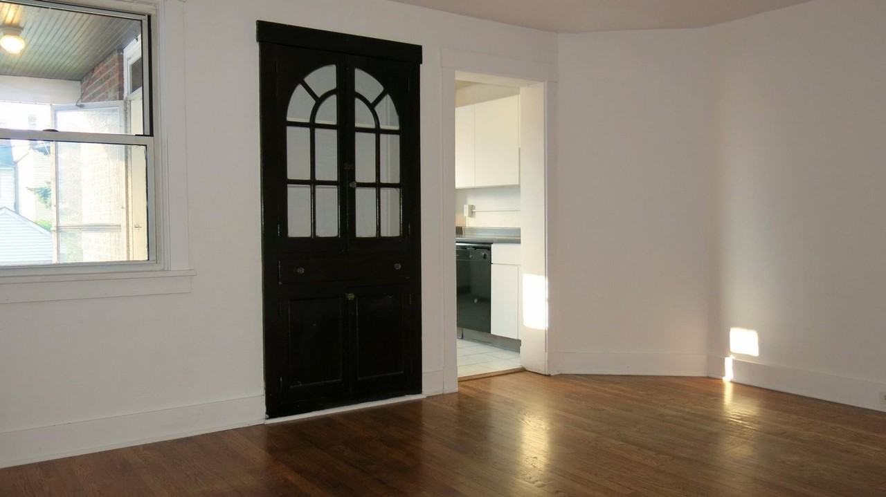 1866 Jancey St - Photo 3 of 14