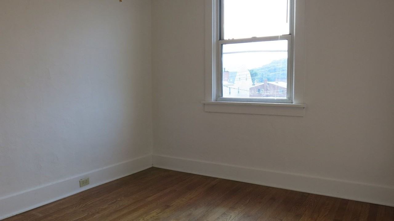 1866 Jancey St - Photo 6 of 14