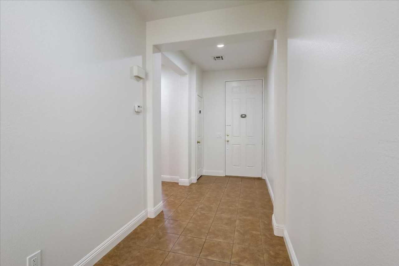 10948 Positano St - Photo 5 of 25